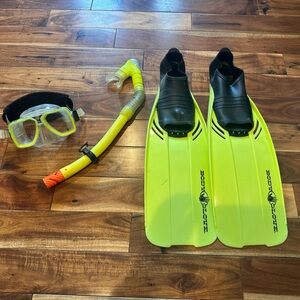 Body Glove Yellow and Black Snorkel Set with Fins size 8-10 shoe size